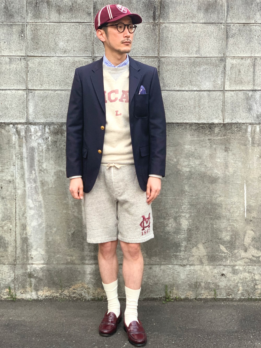 「ラルフローレン、Polo Ralph Lauren、大学生、カレッジ、紺ブレ、テーラードジャケット、金ボタン、スウェットパンツ、シャツスタイル、アメトラ、ローファー、ハイソックス、プレッピー、アイビー、リラックススタイル」｜「POLO RALPH LAURENのアイテム（帽子、レッド系）」を使った、 $hinih$さん（メンズ・173cm）の春コーディネートの1枚目の写真