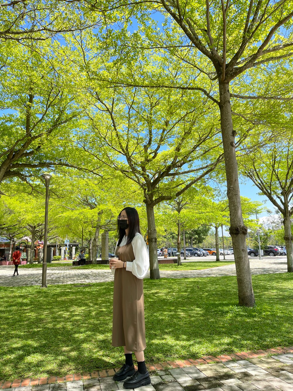 「Taiwan」｜「QUEEN SHOPのアイテム（シャツ/ブラウス、ホワイト系）」を使った、Chantalさん（レディース・161cm）の春コーディネートの1枚目の写真