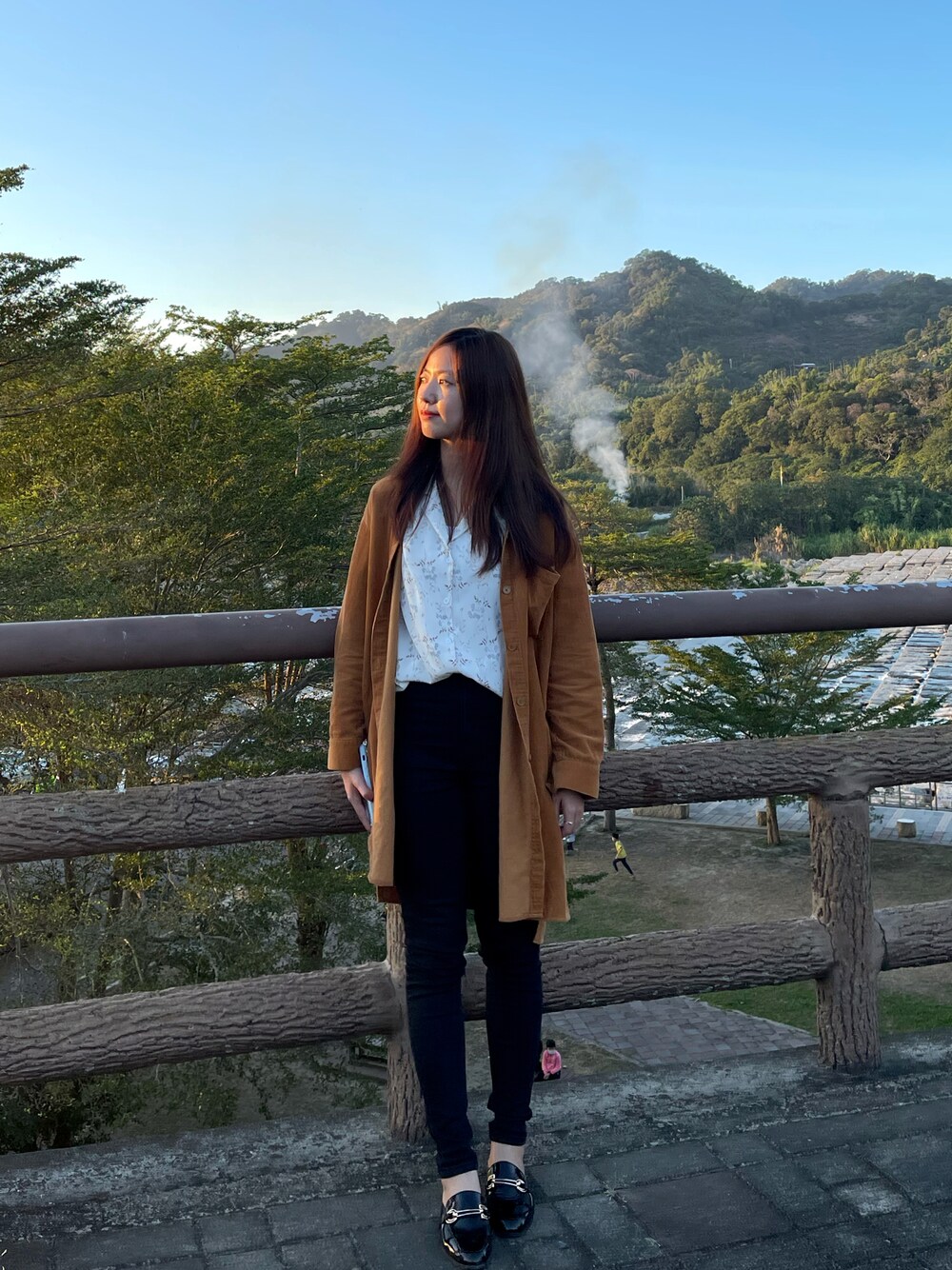 「Taiwan、Taichung」｜「desire_shopのアイテム（シャツ/ブラウス、ホワイト系）」を使った、Chantalさん（レディース・161cm）の秋コーディネートの1枚目の写真