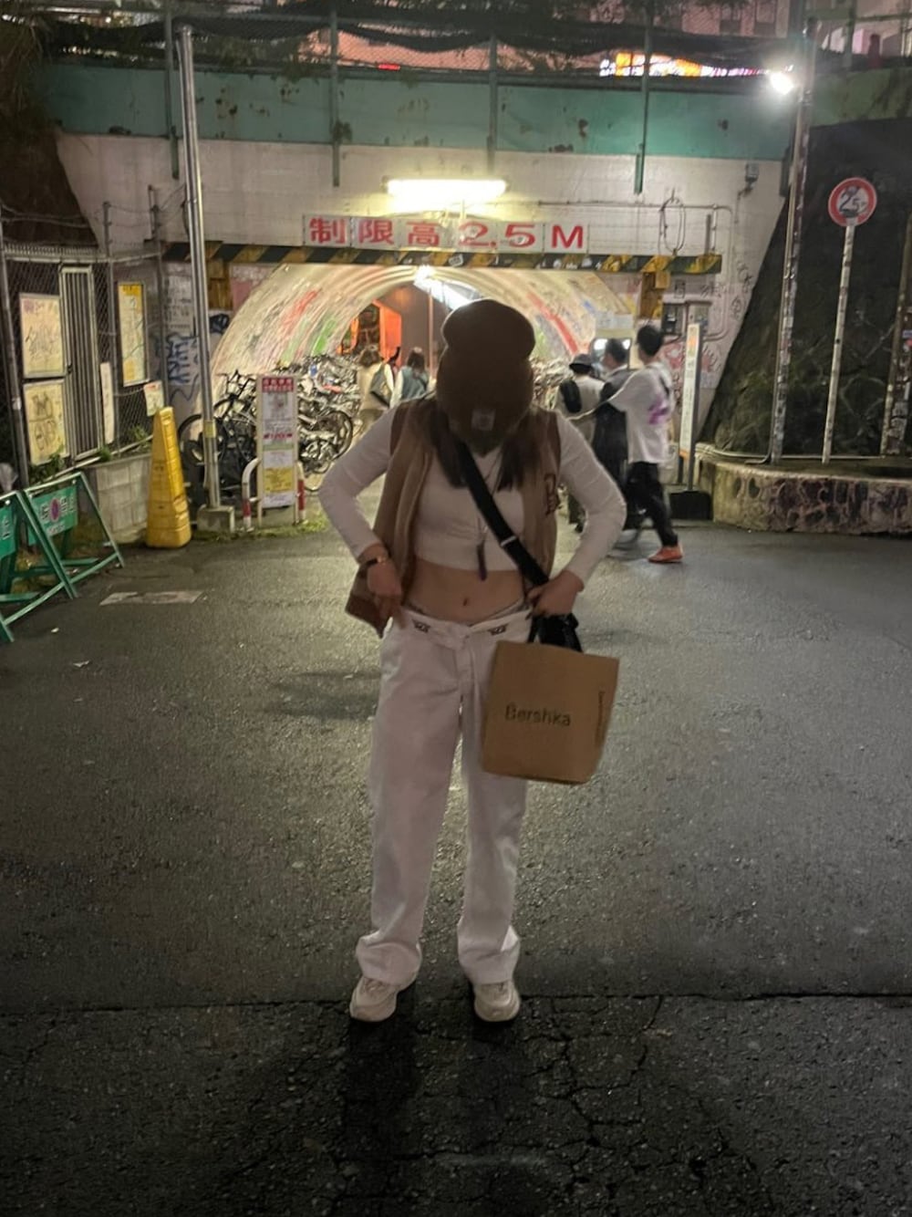 「休日コーデ、Dickies874、ootd、ベスト、ホワイトコーデ、ニット帽、秋のコーデ、ストリート」｜「DickiesのDickies◆874ワークパンツ/チノパンツ（チノパンツ、ホワイト系）」を使った、ウサちゃん🐰さん（レディース・159cm）の秋コーディネートの1枚目の写真