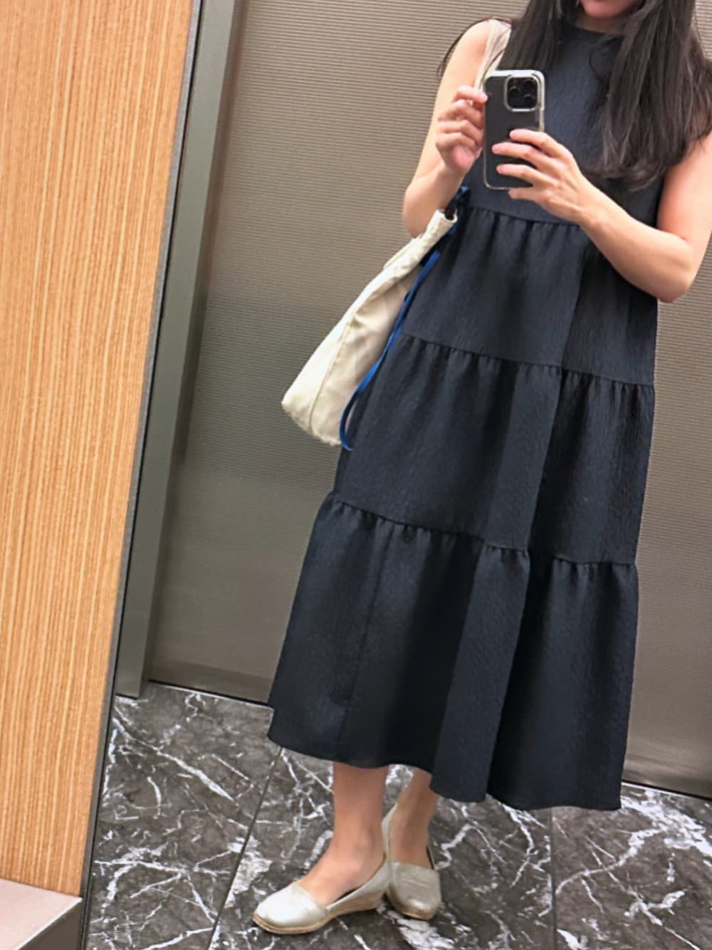 「東京、夏コーデ」｜「M-premier BLACKのアイテム（ワンピース、ブルー系）」を使った、ききさん（レディース・159cm）の夏コーディネートの1枚目の写真