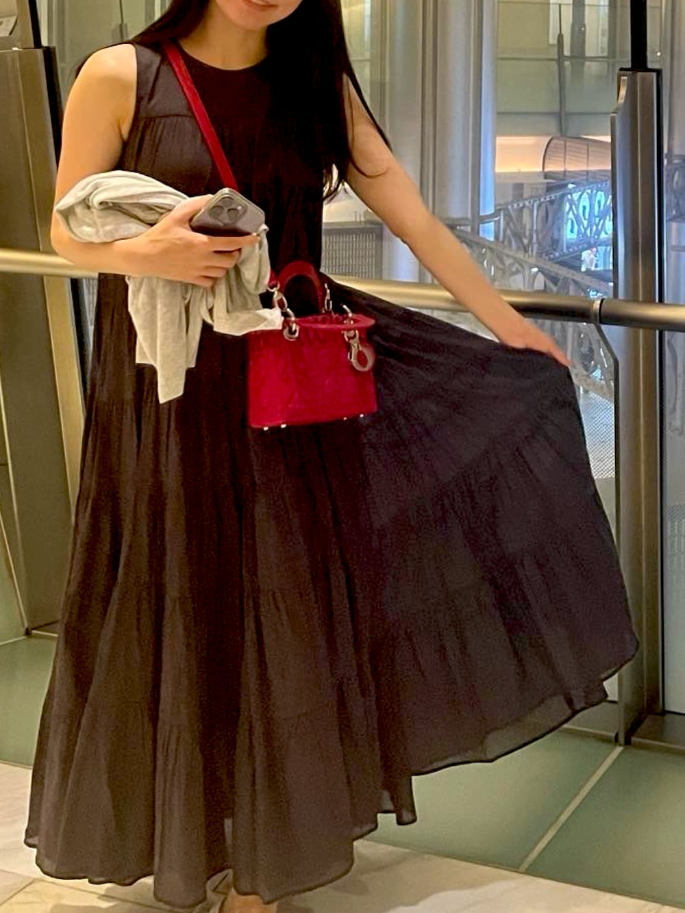 「記念日コーデ」｜「Spick & SpanのHYU100/ボイルティアードワンピース（ワンピース、グレー系）」を使った、ききさん（レディース・159cm）の夏コーディネートの1枚目の写真