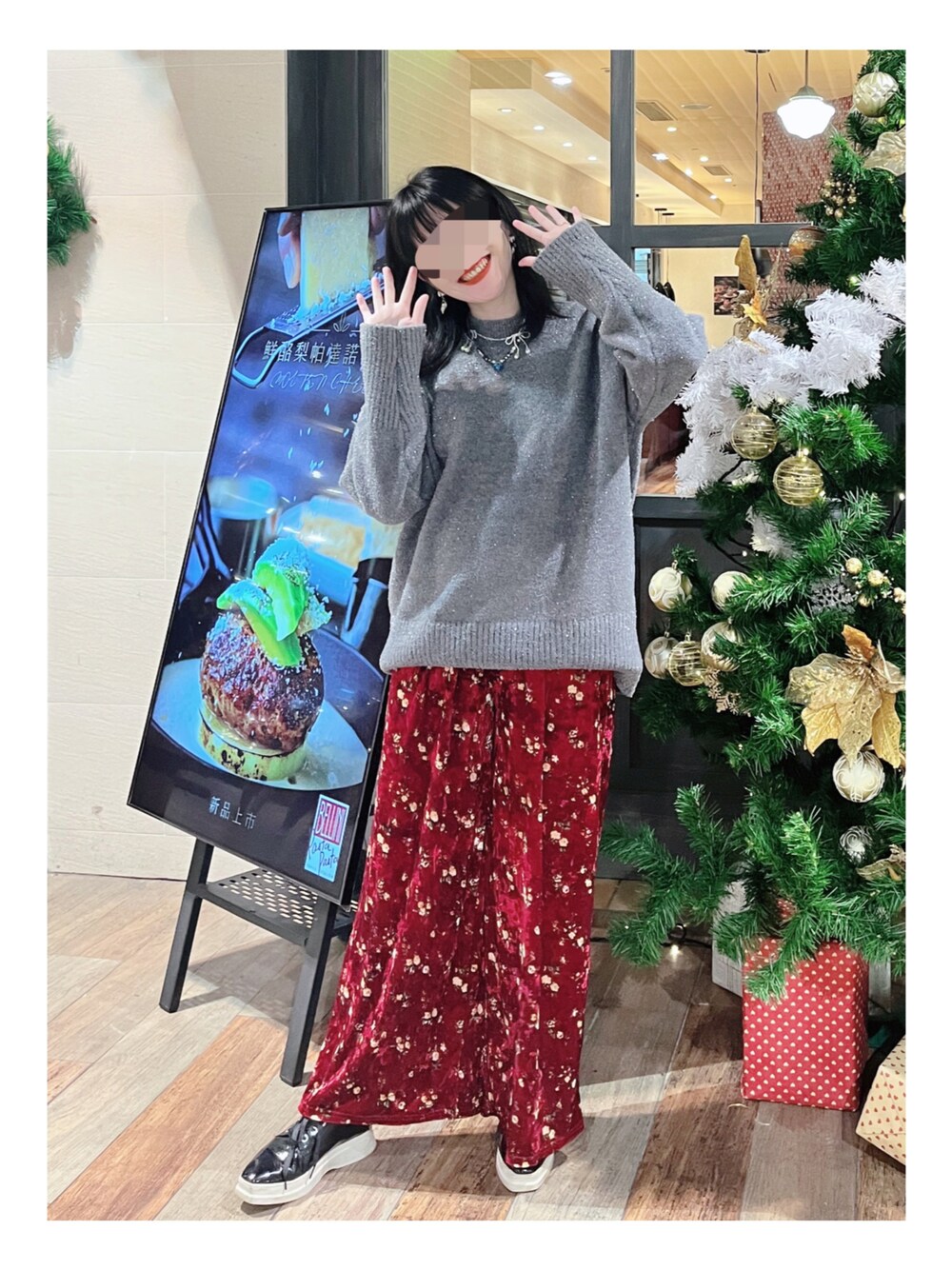 「大人カジュアル、妊婦コーデ、今日のコーデ、お洒落さんとつながりたい」｜「LOWRYS FARMのラメＢＩＧプルオーバーＬＳ  970699（ニット/セーター、グレー系）」を使った、ゆうちゃんʕ•̀ω•́ʔ✧さん（レディース・155cm）の冬コーディネートの1枚目の写真
