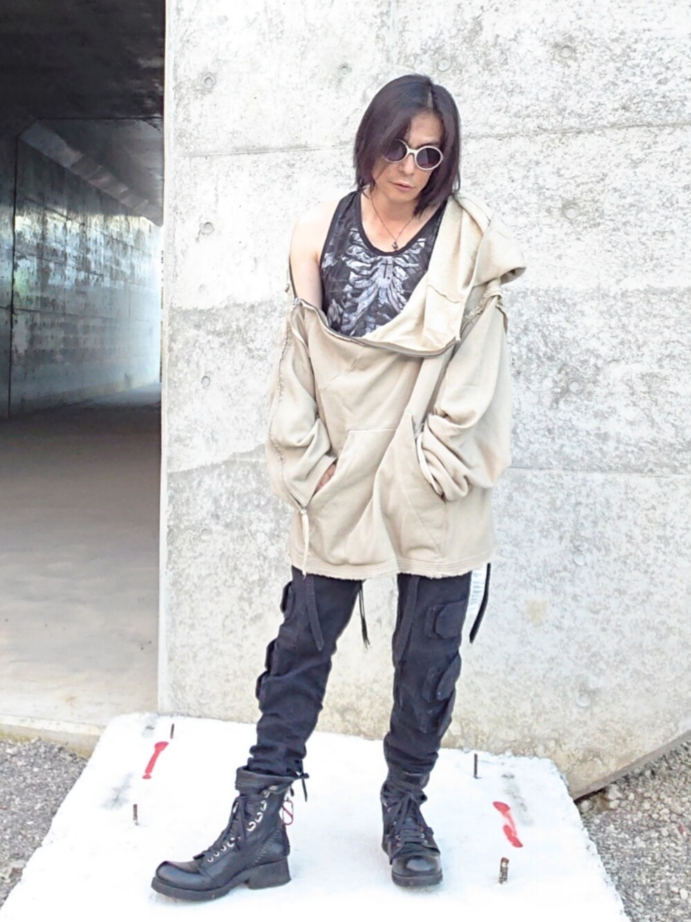 「hamcusのアイテム（パーカー、ベージュ系）」を使った、ATさん（メンズ・170cm）の秋コーディネートの1枚目の写真