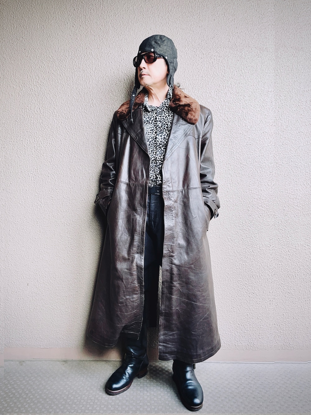 トレンチコート（ブラウン系）を使った「レザージャケット」の
