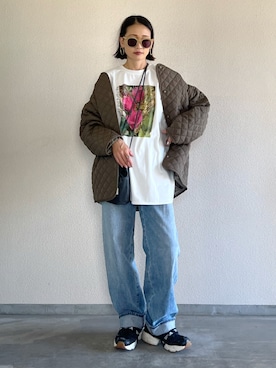 「UNIQLO（ユニクロ）のワイドフィットカーブジーンズ（丈長め82cm）（デニムパンツ）」を使った、Yukieさん（レディース・166cm）の秋コーディネート