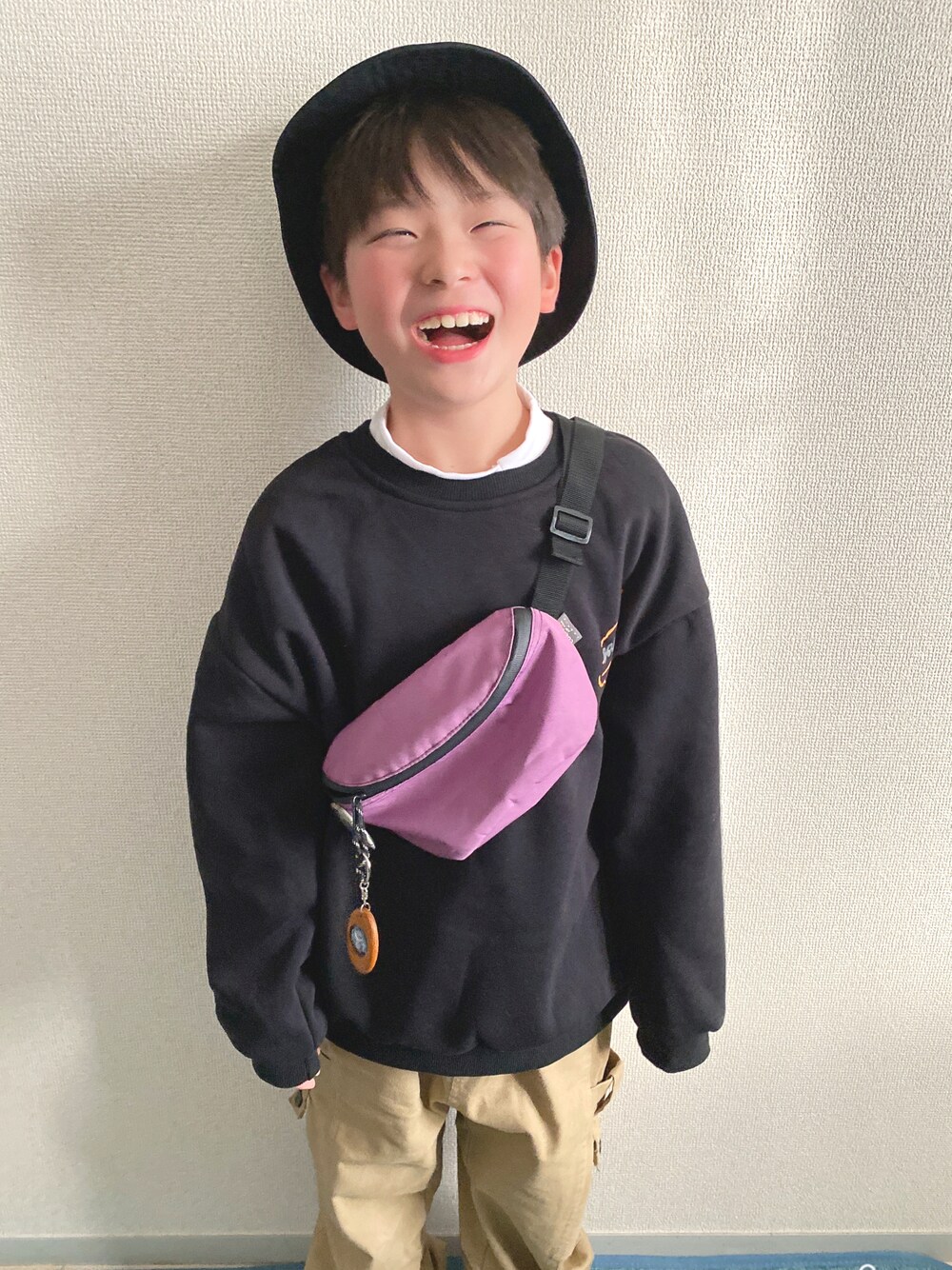 「男の子コーデ、キッズコーデ、キッズファッション、キッズダンス、バケットハット、カーゴパンツ、ビックシルエット」｜「Championの【CHAMPION】バケットハット（ハット、ブラック系）」を使った、-tsun-さん（キッズ・130cm）の冬コーディネートの1枚目の写真