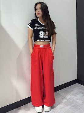 「アイテム（スウェットパンツ、レッド系）」を使った、𝑨𝑰𝑹𝑰さん（レディース・156cm）の夏コーディネート