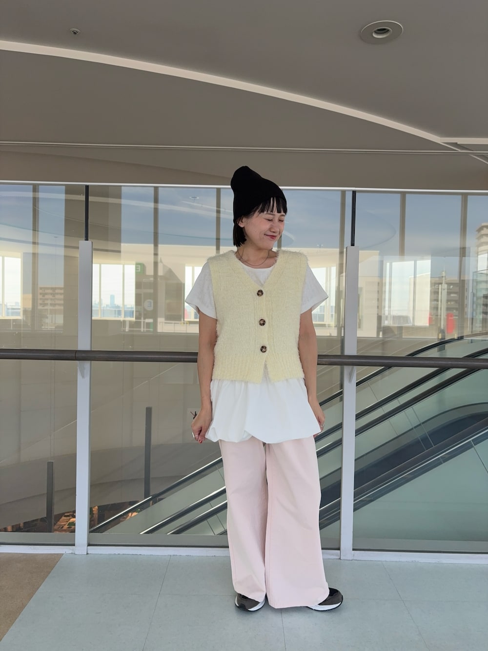 デニムパンツ（ピンク系）を使った「アラフォー」の人気ファッション