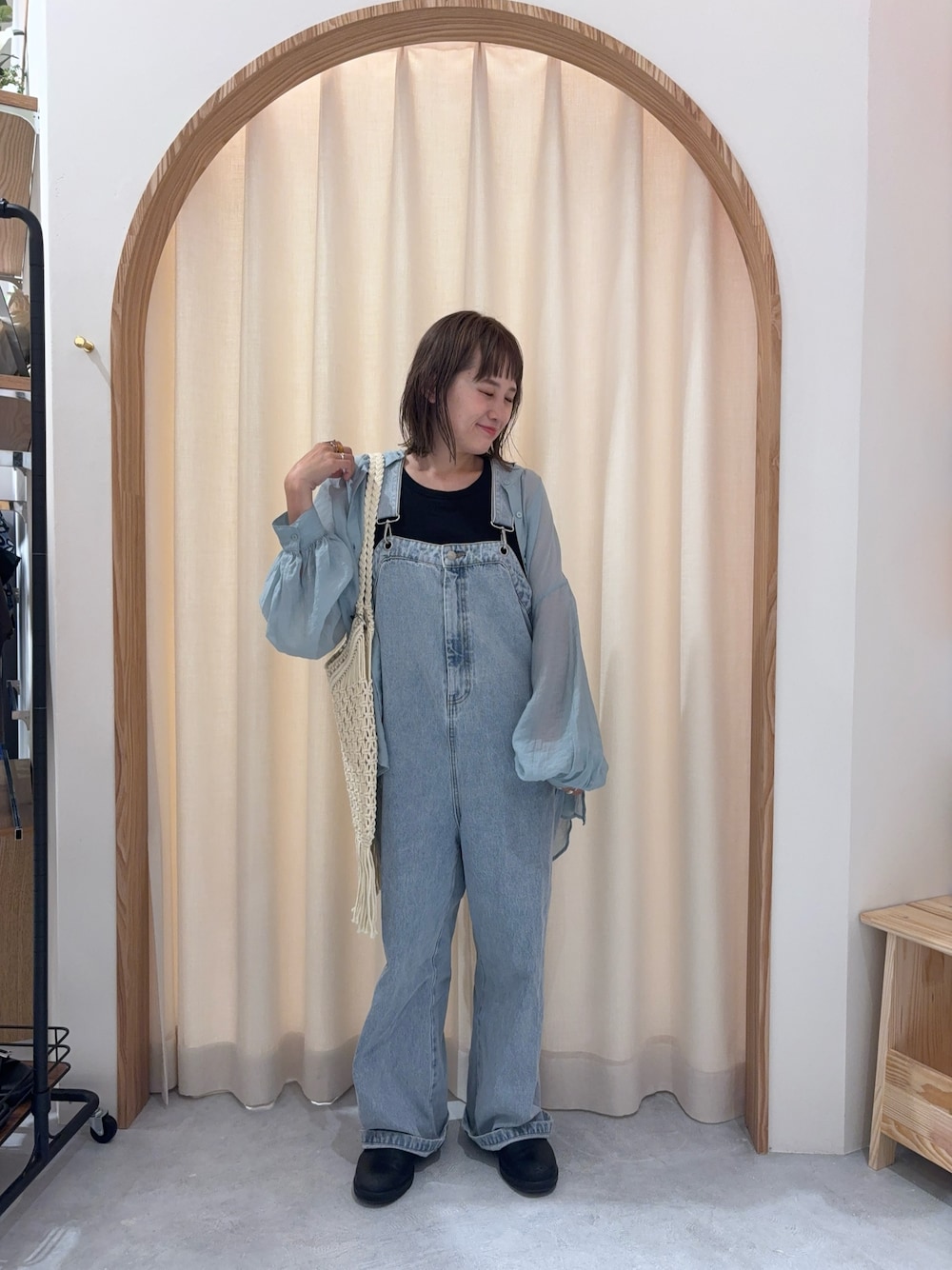 「デニム、セットアップ、夏ルックで気分アップ、厚底サンダル、オトナカジュアル、おしゃれさんと繋がりたい、夏ファッション、オトナカワイイ、ゆるコーデ、キレイめ、大人カジュアルコーデ、夏服、きれいめコーデ、低身長、低身長コーデ」｜「CIAOPANIC TYPYの【冷房対策/体型カバー】シアーバンドカラーシャツ（シャツ/ブラウス、ブルー系）」を使った、りーたんさん（骨格ウェーブ・レディース・152cm）の夏コーディネートの1枚目の写真
