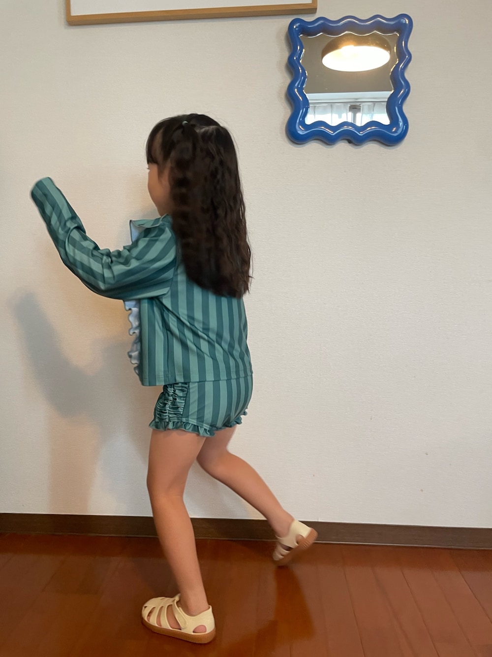 「CIAOPANIC TYPYの【WEB限定】【KIDS】ポイントフリルクロップド丈ラッシュガード（ラッシュガード、グリーン系）」を使った、りーたんさん（骨格ウェーブ・レディース・152cm）の夏コーディネートの1枚目の写真