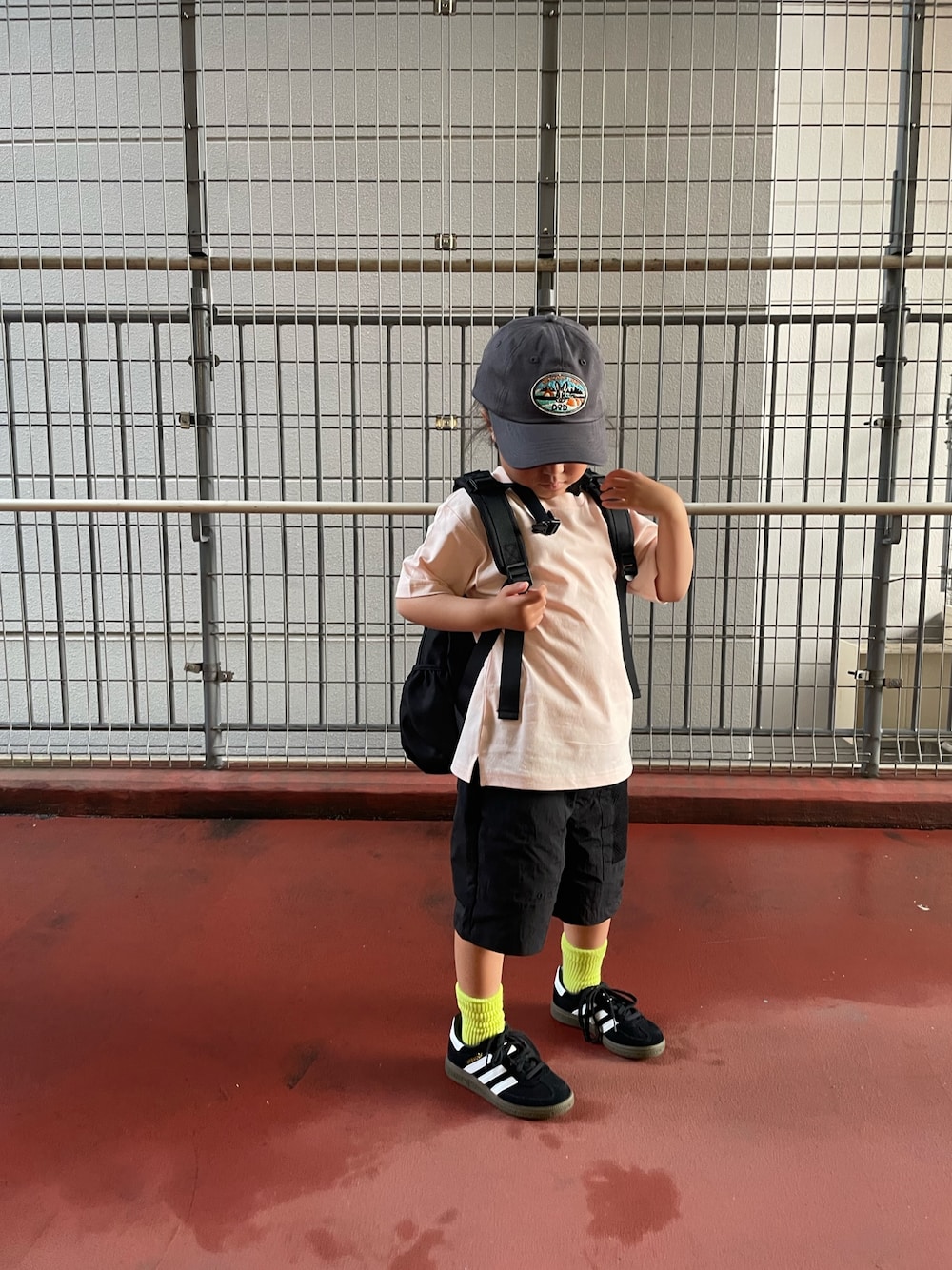 「今日のコーデ、おでかけ服、アウトドア、アウトドアスタイル、アウトドアコーデ、KIDS、kids、KIDSｺｰﾃﾞ、キッズ、キッズコーデ、キッズファッション、キッズ服」｜「DODの【DOD別注】ハジメテノカバオ（バックパック/リュック、ブラック系）」を使った、りーたんさん（骨格ウェーブ・レディース・152cm）の夏コーディネートの1枚目の写真