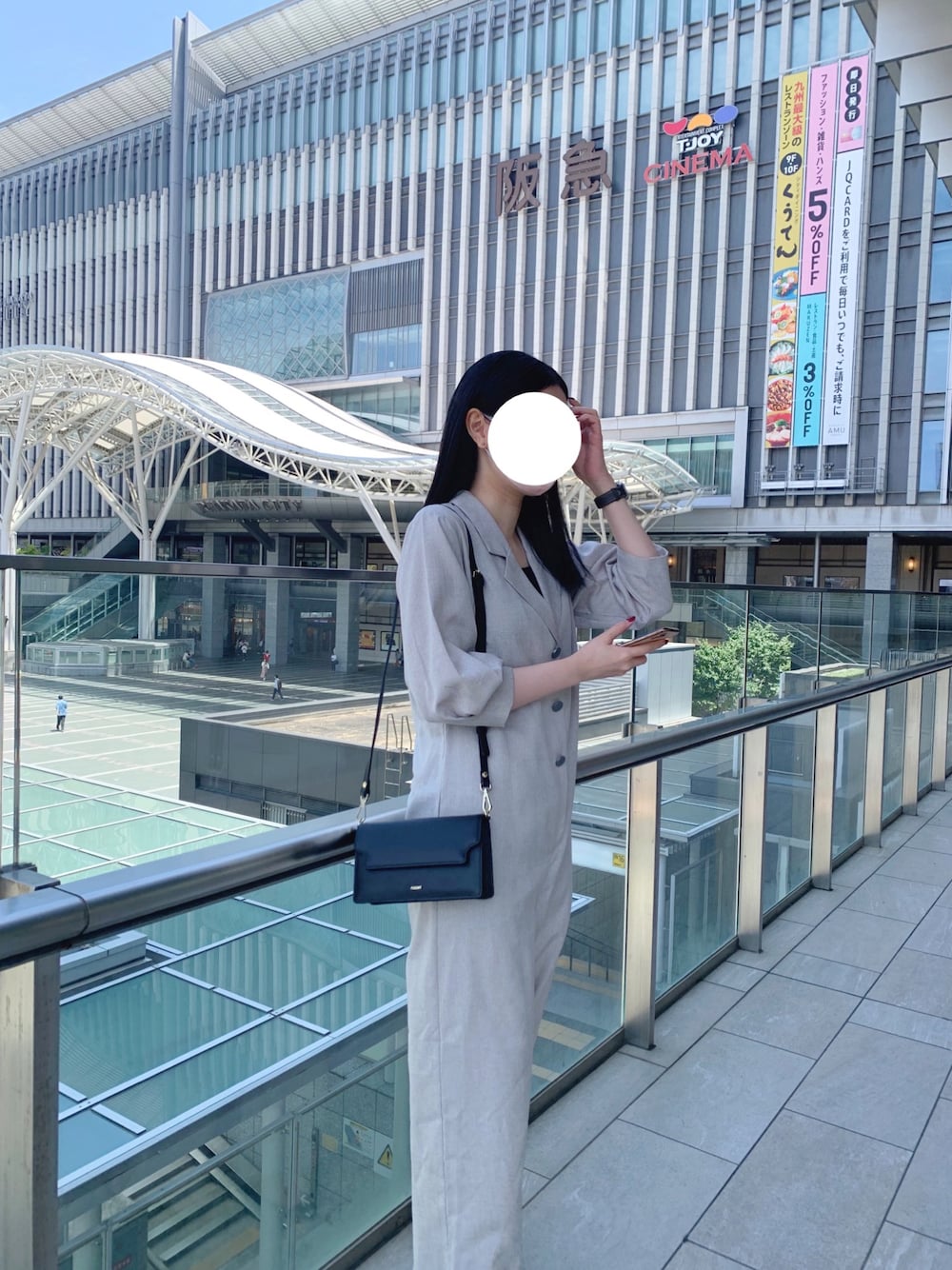 「オールインワン、ベージュ、夏コーデ、休日スタイル、ショルダーバッグ、シンプル、キレイめカジュアル、初夏コーデ、ootd、ミニバッグ、ラクチンコーデ、おでかけコーデ、高身長コーデ、russet(russet)、レザーバッグ」｜「russetのレザーミニショルダーバッグ(CE-1088)（ショルダーバッグ、ブラック系）」を使った、ｍさん（レディース・165cm）の春コーディネートの1枚目の写真
