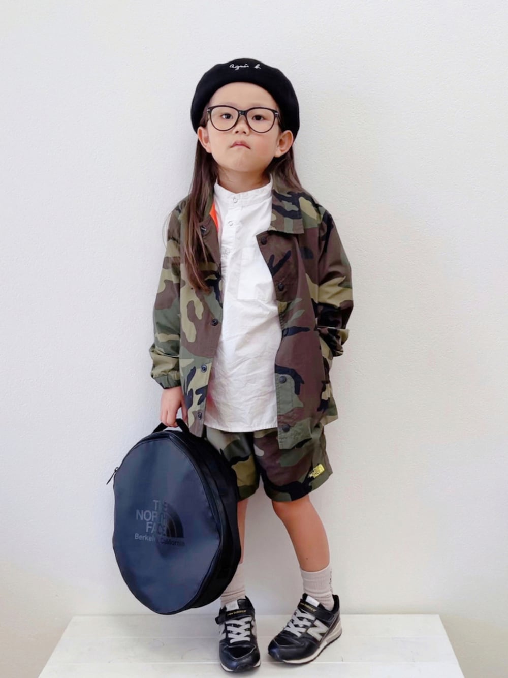 「スニーカー、セットアップ、ベレー帽、ショートパンツ、めがね、休日スタイル、ナイロンジャケット、THE NORTH FACE、キッズコーデ、シンプルコーデ、シャツスタイル、だから秋服が好き、ミリタリー」｜「agnes b.のK134 E BERET　ベレー帽（ハンチング/ベレー帽、ブラック系）」を使った、sui_mmyさん（キッズ・100cm）の秋コーディネートの1枚目の写真