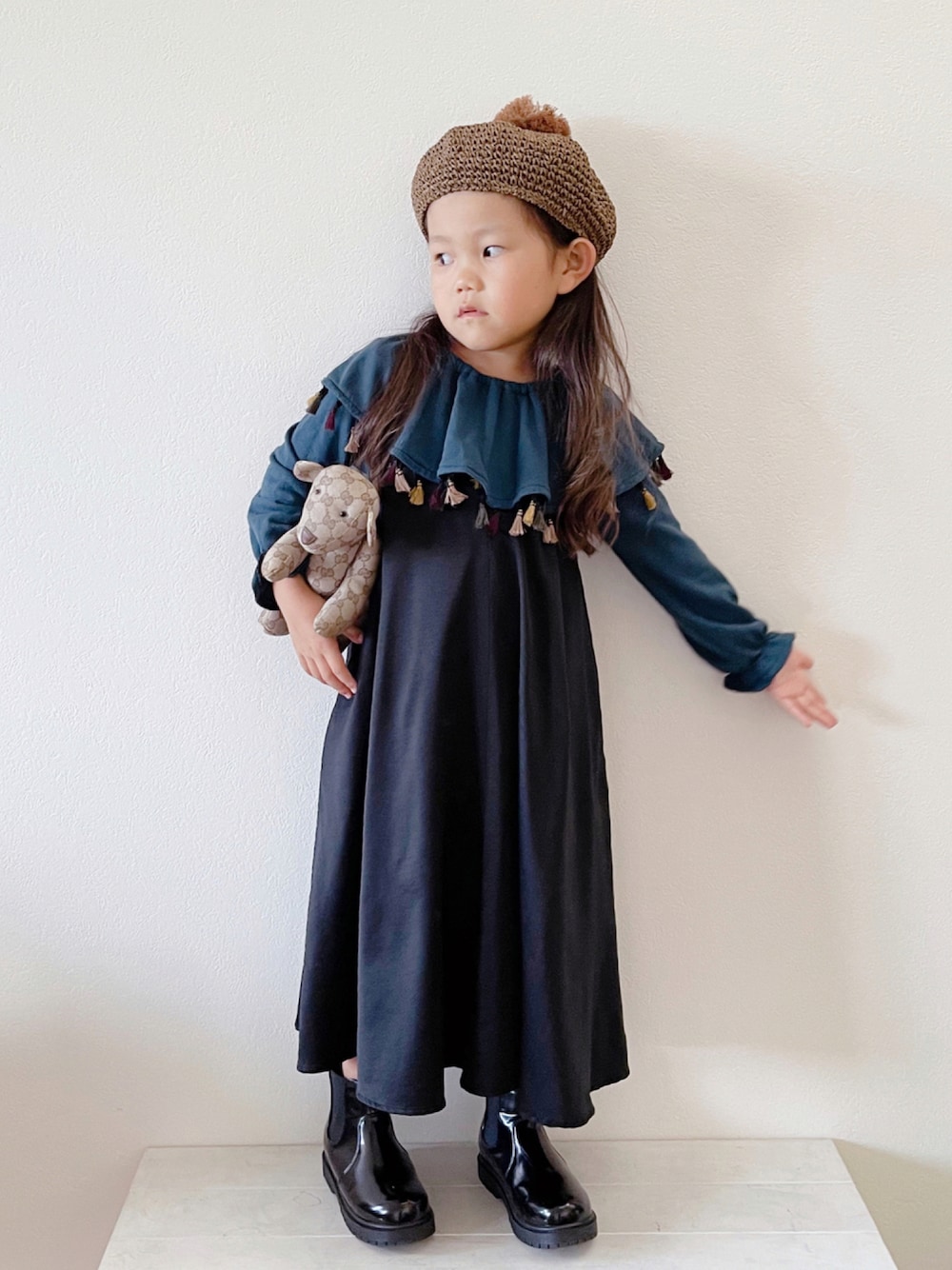 「秋コーデ、ベレー帽、ビッグカラー、ワンピース、ロングワンピース、韓国子供服、プチプラ、休日スタイル、ブーツ、タッセル、シンプルコーデ、レイヤードスタイル、キッズコーデ」｜「B:MING by BEAMSのB:MING by BEAMS / ポン付 ペーパー ベレー帽（ハンチング/ベレー帽、ブラウン系）」を使った、sui_mmyさん（キッズ・100cm）の秋コーディネートの1枚目の写真