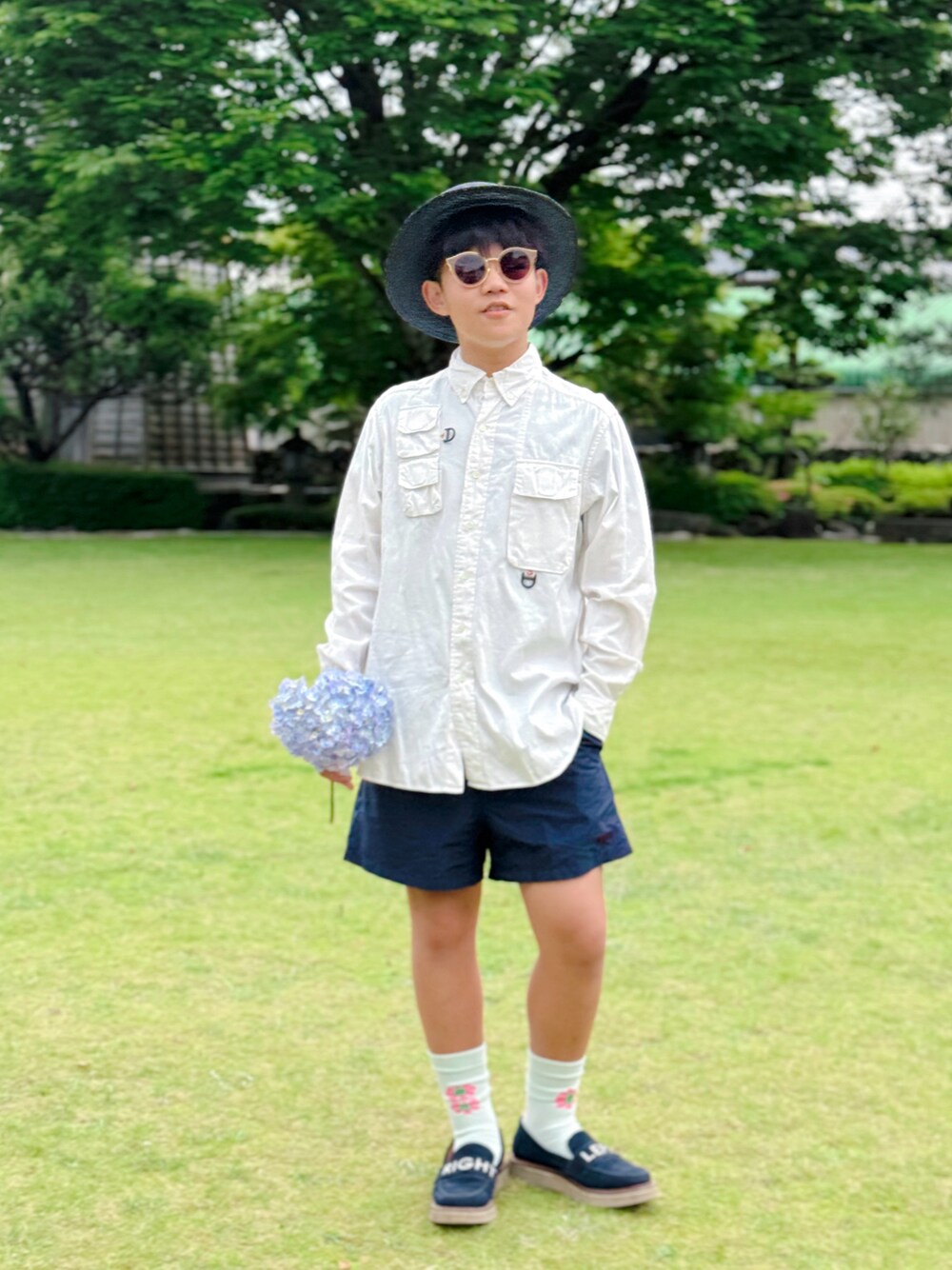「モノトーン、シャツ好き集まれ、シャツスタイル、ハット、ショートパンツ、誕生日、きれいめカジュアル、スリッポン、サングラス、お出かけコーデ、白シャツ、シンプルコーデ」｜「CA4LAのアイテム（ハット、ブラック系）」を使った、sui_mmyさん（キッズ・160cm）の夏コーディネートの1枚目の写真