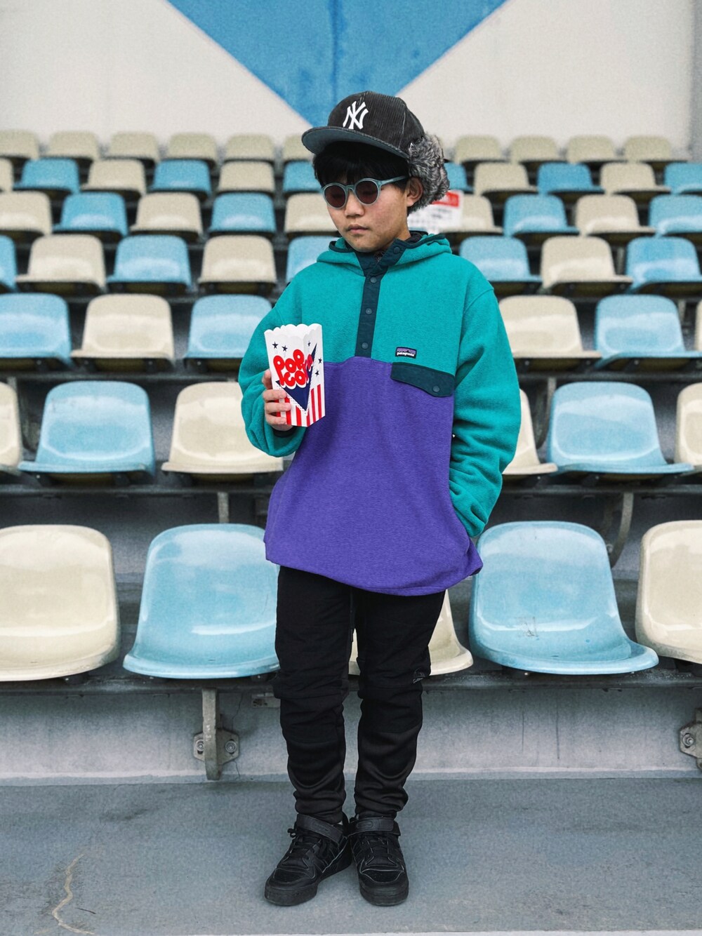 NEW ERAのアイテムを使った「ダウンパンツ」の人気ファッション