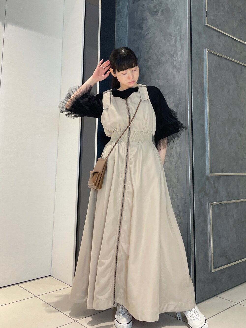 AULA AILA（アウラ アイラ）別注チュールフリルスリーブTシャツを使っ