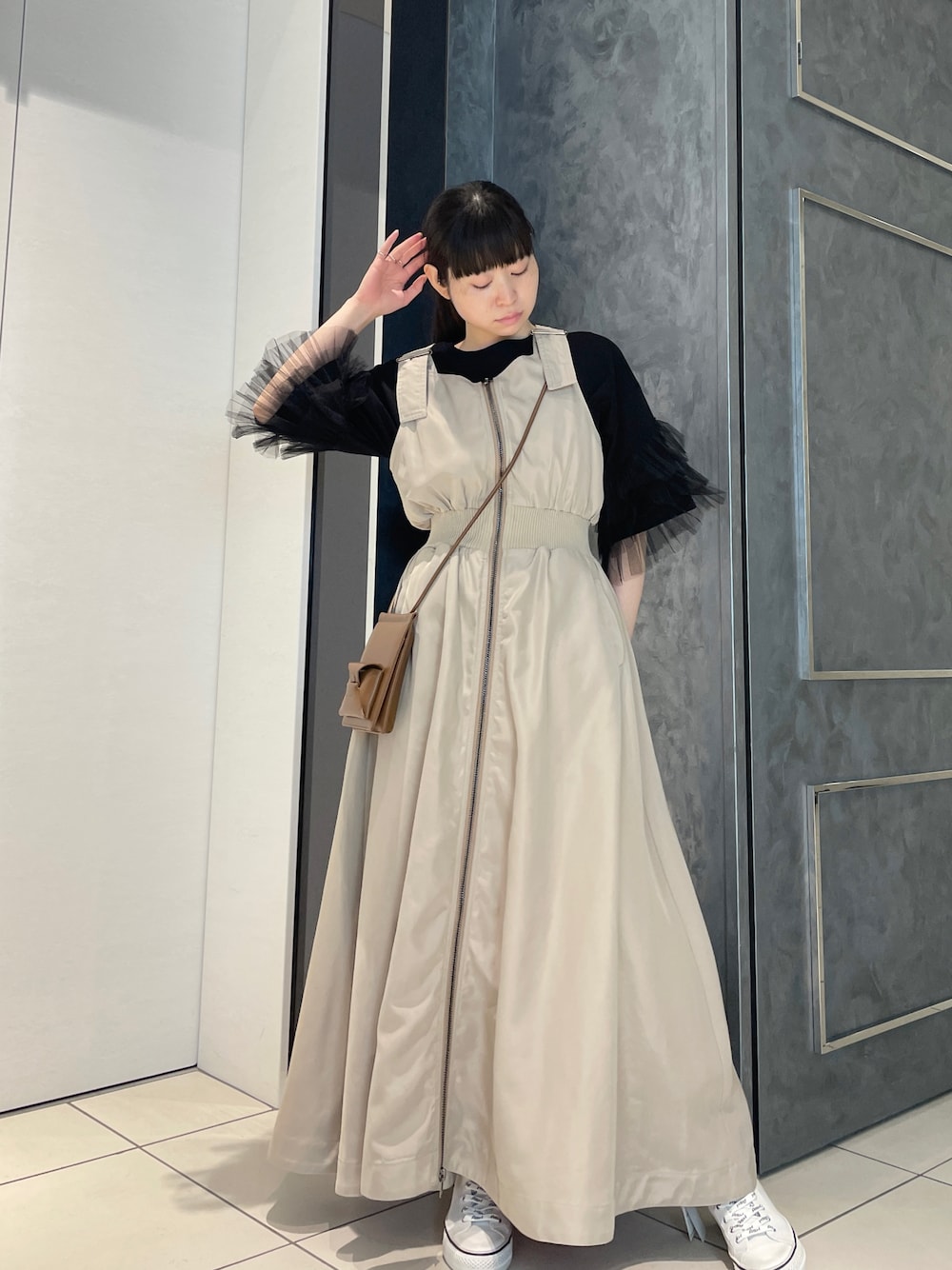 AULA AILA（アウラ アイラ）別注チュールフリルスリーブTシャツを使っ