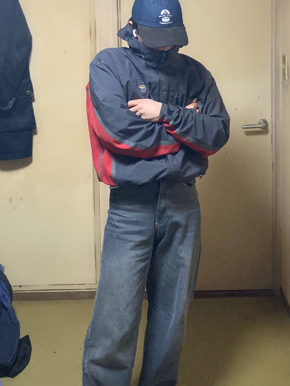 「MOUNTAIN HARDWEAR、90’s、古着、vintage、outdoor、thisisneverthat」｜「MOUNTAIN HARDWEARのアイテム（ジャケット/アウター、グレー系）」を使った、Taka→さん（メンズ・165cm）の冬コーディネートの1枚目の写真