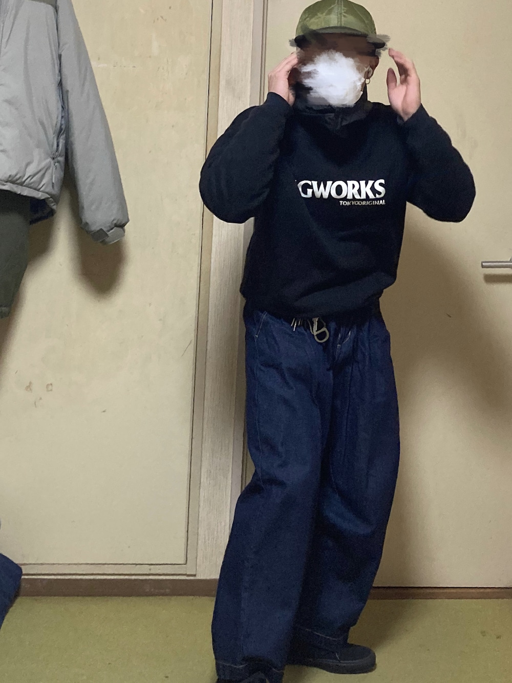 「fashion、used、vintage、diaspora skateboards、outer、outfit、winter」｜「no brandのアイテム（スウェット、ブラック系）」を使った、Taka→さん（メンズ・165cm）の秋コーディネートの1枚目の写真