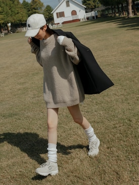 「LOVFEE（ラッフィ）のアイテム」を使った、Louise さん（レディース・165cm）の春コーディネート