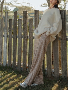 「LOVFEE（ラッフィ）のアイテム」を使った、Louise さん（レディース・165cm）の春コーディネート