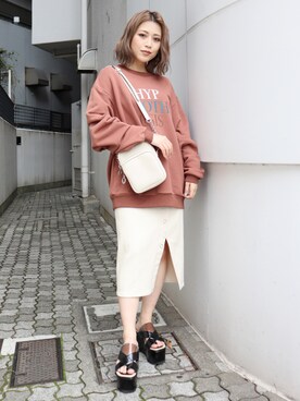 「MURUA（ムルーア）のアイテム（スウェット）」を使った、早久都加紗さん（レディース・158cm）の春コーディネート