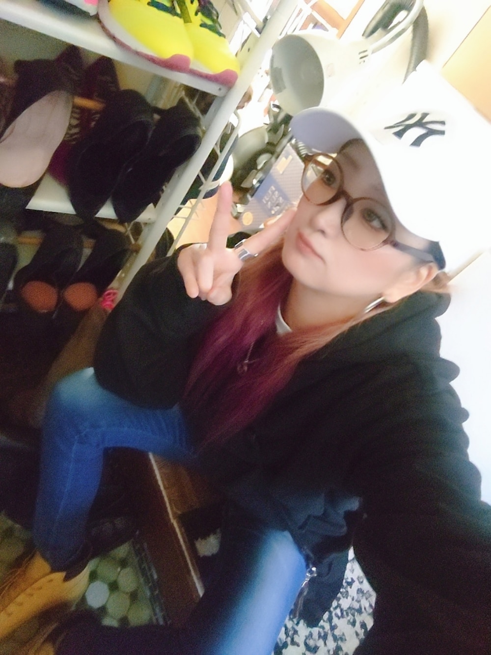 「STUSSYの【STUSSY / ステューシー】Stock Logo Hood（パーカー、ブラック系）」を使った、 yukiさん（レディース・168cm）の冬コーディネートの1枚目の写真