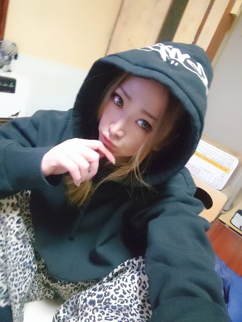 「STUSSYのBack Hood App. Hood（パーカー、ブラック系）」を使った、 yukiさん（レディース・168cm）の冬コーディネートの1枚目の写真
