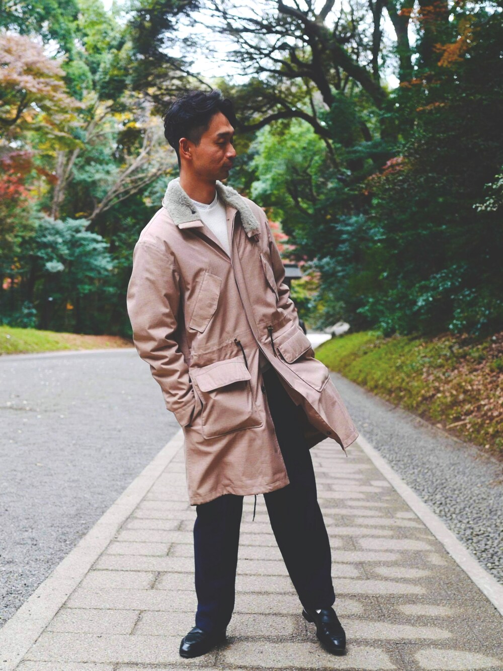 「CALMANTHOLOGYのアイテム（シューズ、ブラック系）」を使った、河村慎吾さん（メンズ・176cm）の秋コーディネートの1枚目の写真