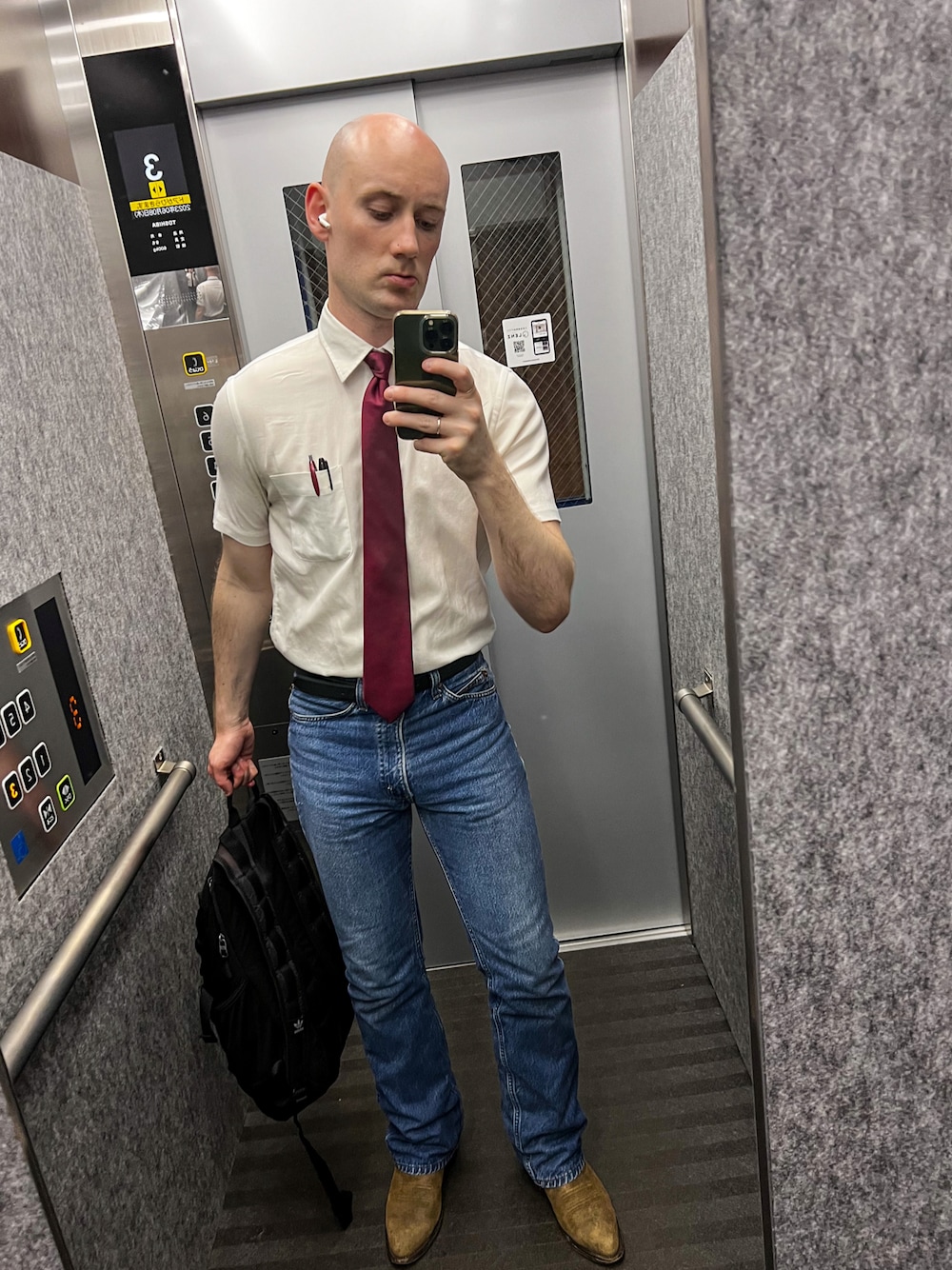 「office style、WORKWEAR、cowboyboots、summer、UNIQLO、tony lama、Levis、LEVIS VINTAGE CLOTHING、business casual」｜「Levi'sのアイテム（デニムパンツ、ブルー系）」を使った、seb さん（メンズ・178cm）の夏コーディネートの1枚目の写真