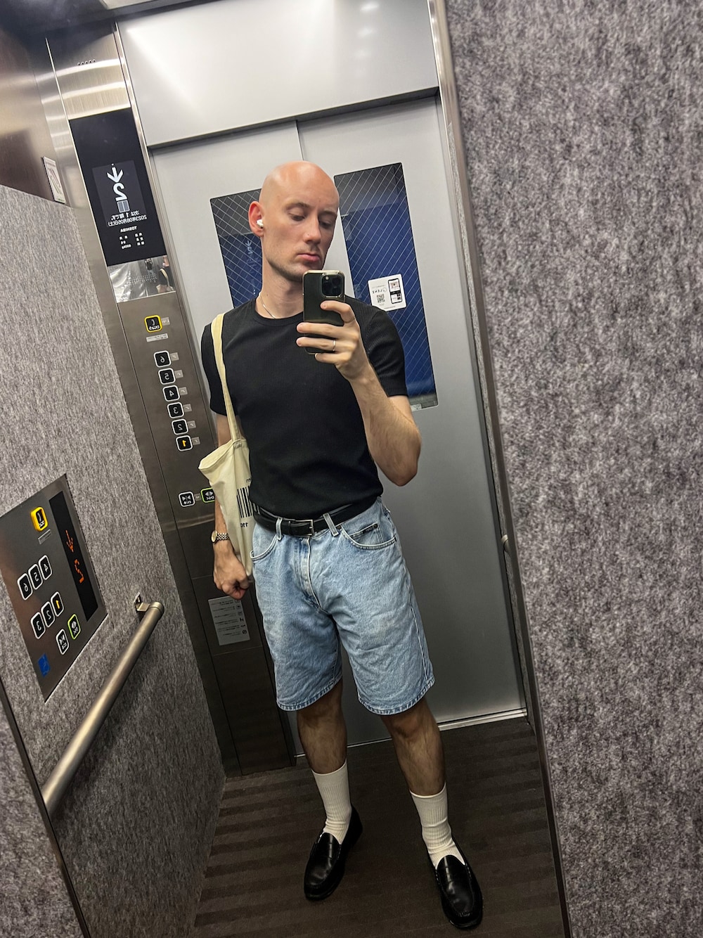 「summer、shorts、jorts、denim、LEE、GHBASS」｜「G.H.BASSのアイテム（ローファー、ブラック系）」を使った、seb さん（メンズ・178cm）の夏コーディネートの1枚目の写真