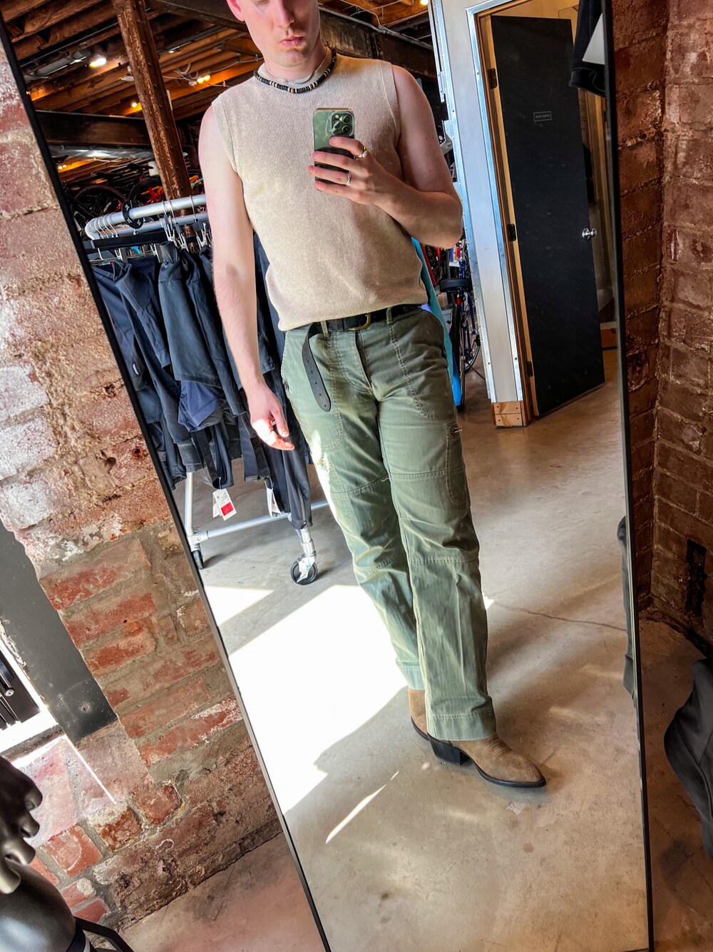 「summer、Cowboy、Columbia、UNIQLO」｜「Columbiaのアイテム（カーゴパンツ、グリーン系）」を使った、seb さん（メンズ・178cm）の夏コーディネートの1枚目の写真