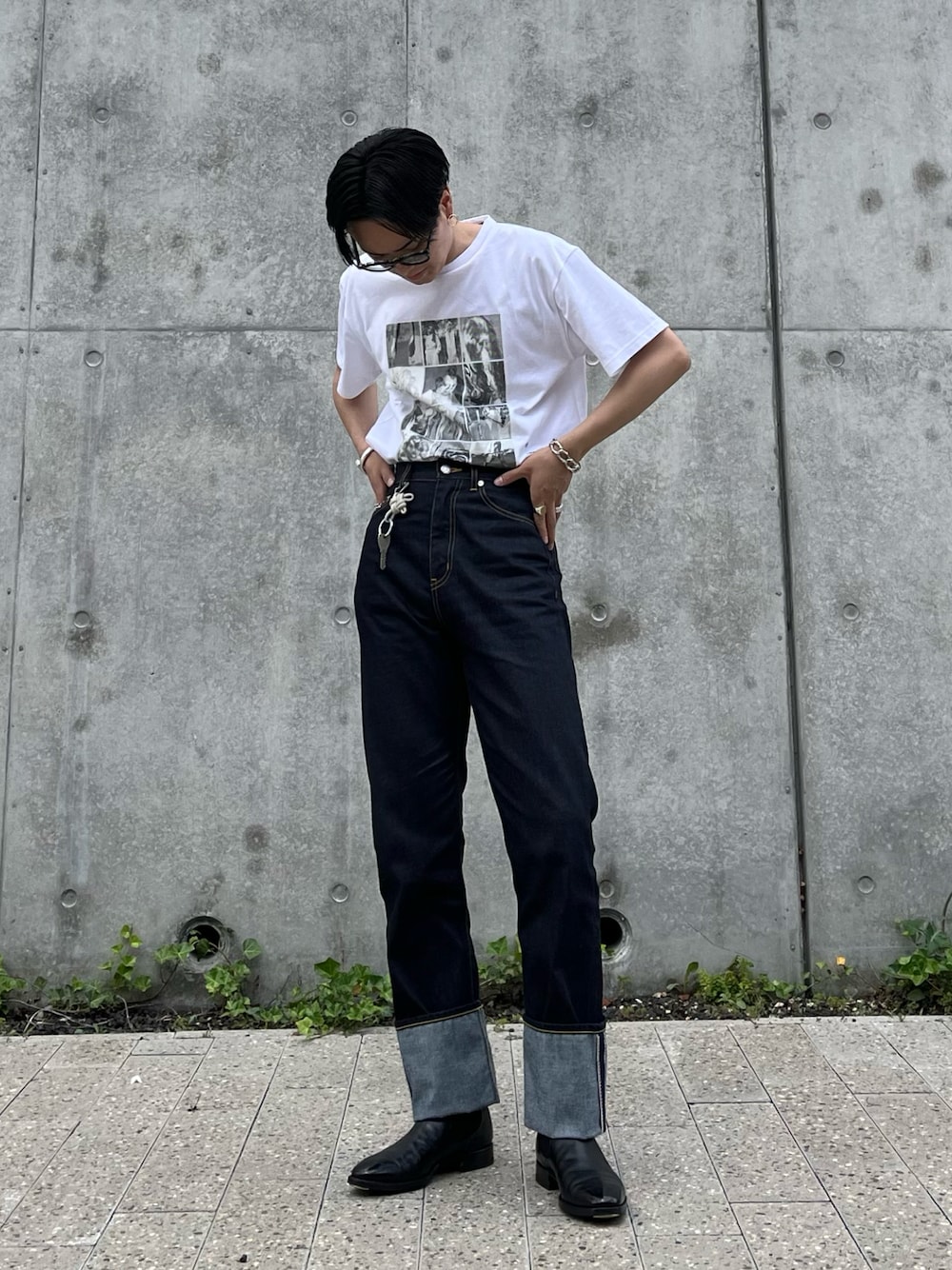 「デニムっていいよね、今日のコーデ、デニム パンツ、シンプル、タックイン、カジュアルコーデ、夏だ！Tシャツ着よう！」｜「CALMANTHOLOGYのアイテム（ブーツ、ブラック系）」を使った、Tさん（メンズ・176cm）の夏コーディネートの1枚目の写真