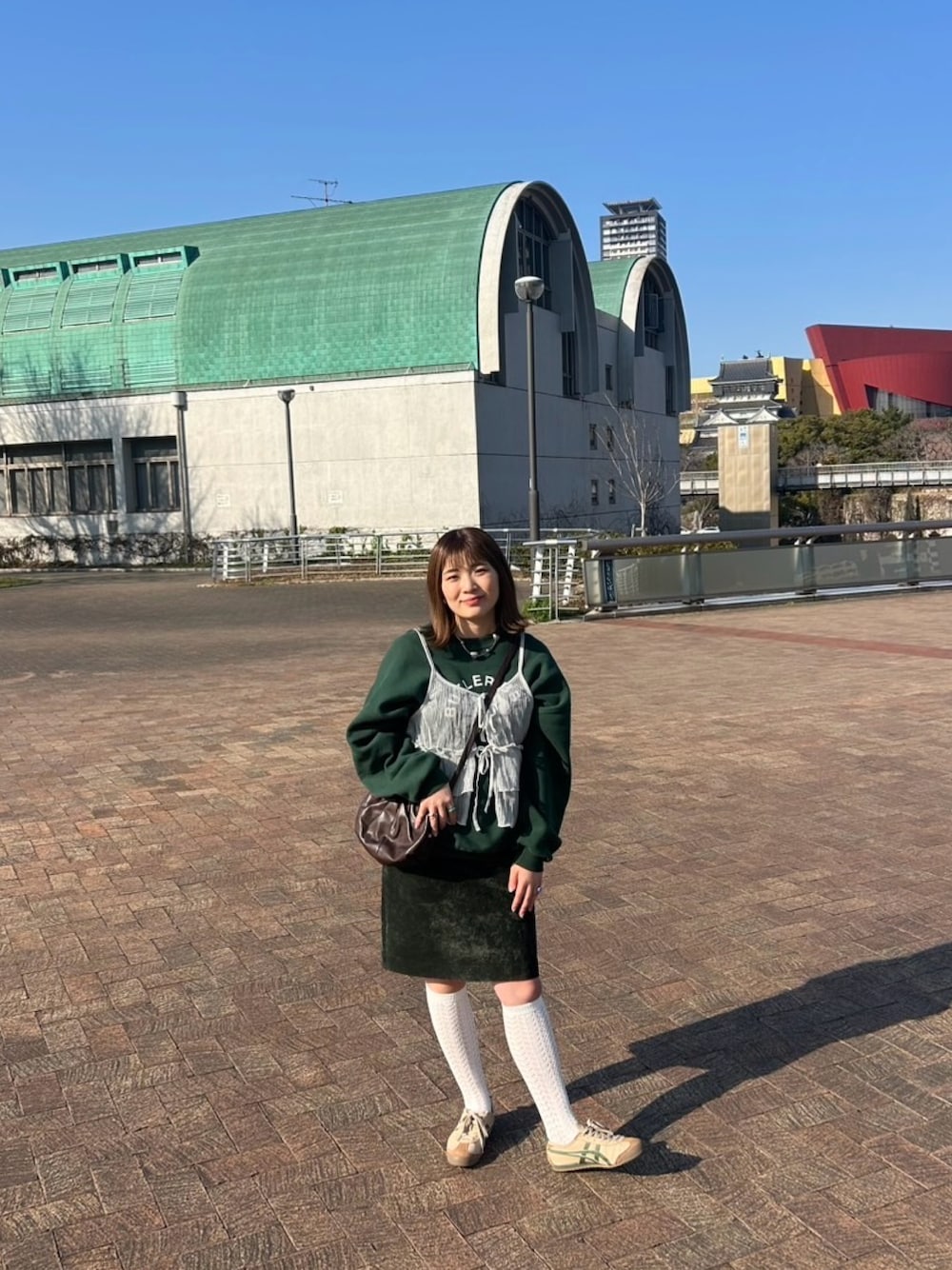 「Onitsuka Tigerのアイテム（シューズ、ベージュ系）」を使った、蚊さん（レディース・157cm）の春コーディネートの1枚目の写真