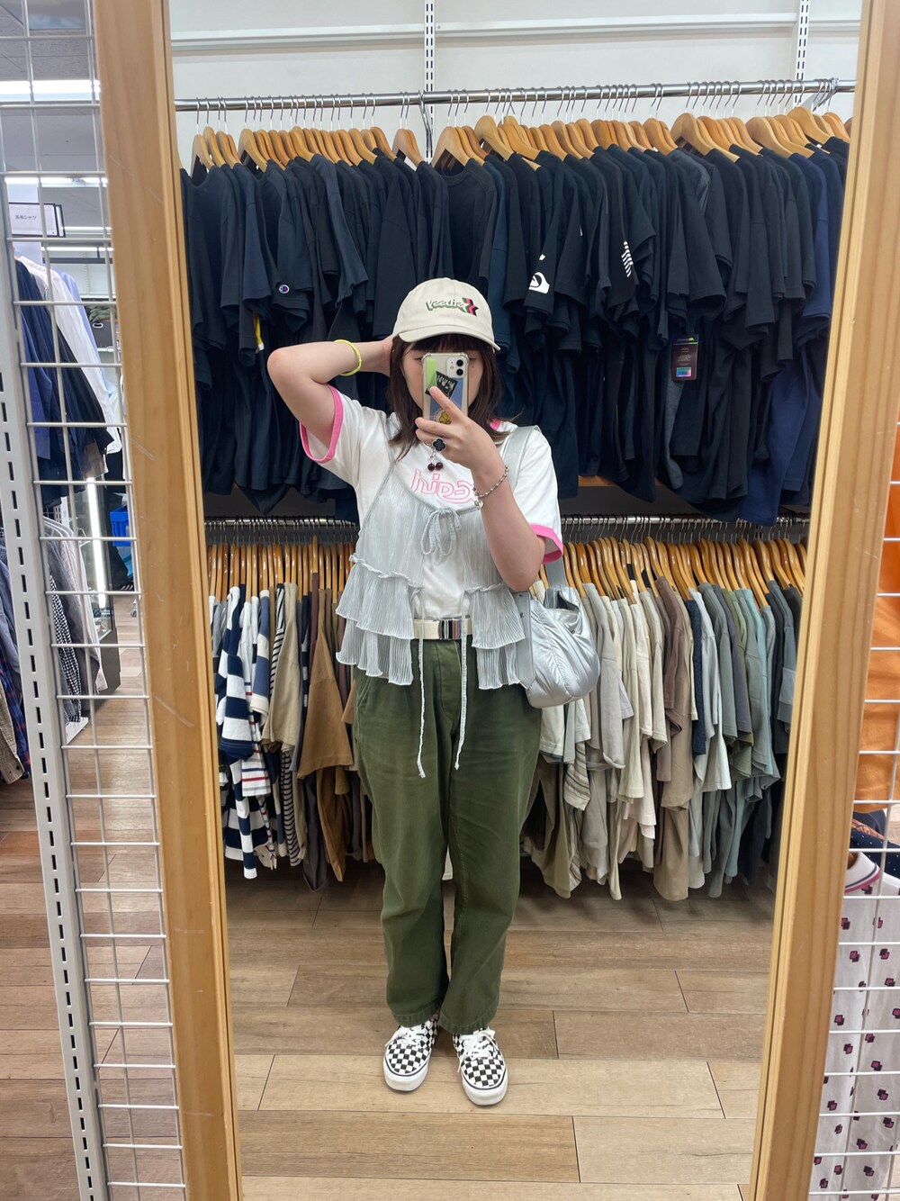 「Freadaのアイテム（パンツ、グリーン系）」を使った、蚊さん（レディース・157cm）の夏コーディネートの1枚目の写真
