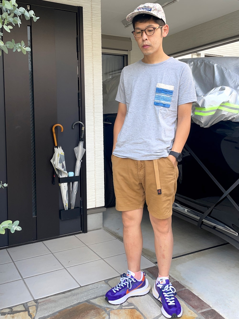 「sacai、sacai×nike、NIKE、supreme、visvim、GRAMICCI、nonnative、SUUNTO、スニーカー、キャップ」｜「VISVIMのアイテム（Tシャツ/カットソー、グレー系）」を使った、KHさん（メンズ・170cm）の秋コーディネートの1枚目の写真