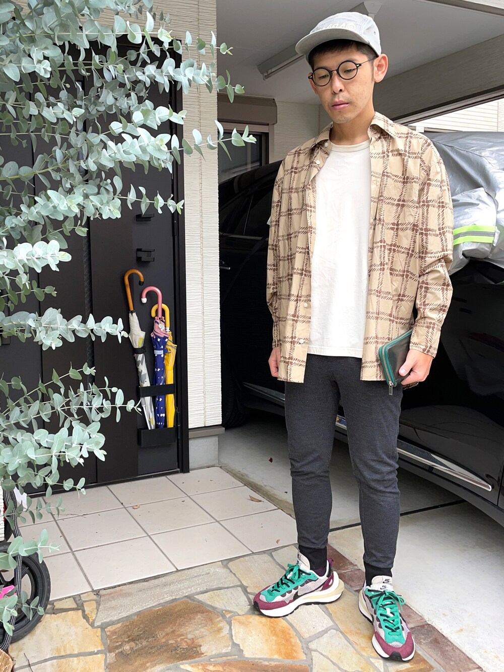 「秋コーデ、sacai、sacai×nike、NIKE、スニーカー、MARNI、MARNI x UNIQLO、Maison Margiela、マルジェラ」｜「Maison Margielaのアイテム（キャップ、グレー系）」を使った、KHさん（メンズ・170cm）の秋コーディネートの1枚目の写真