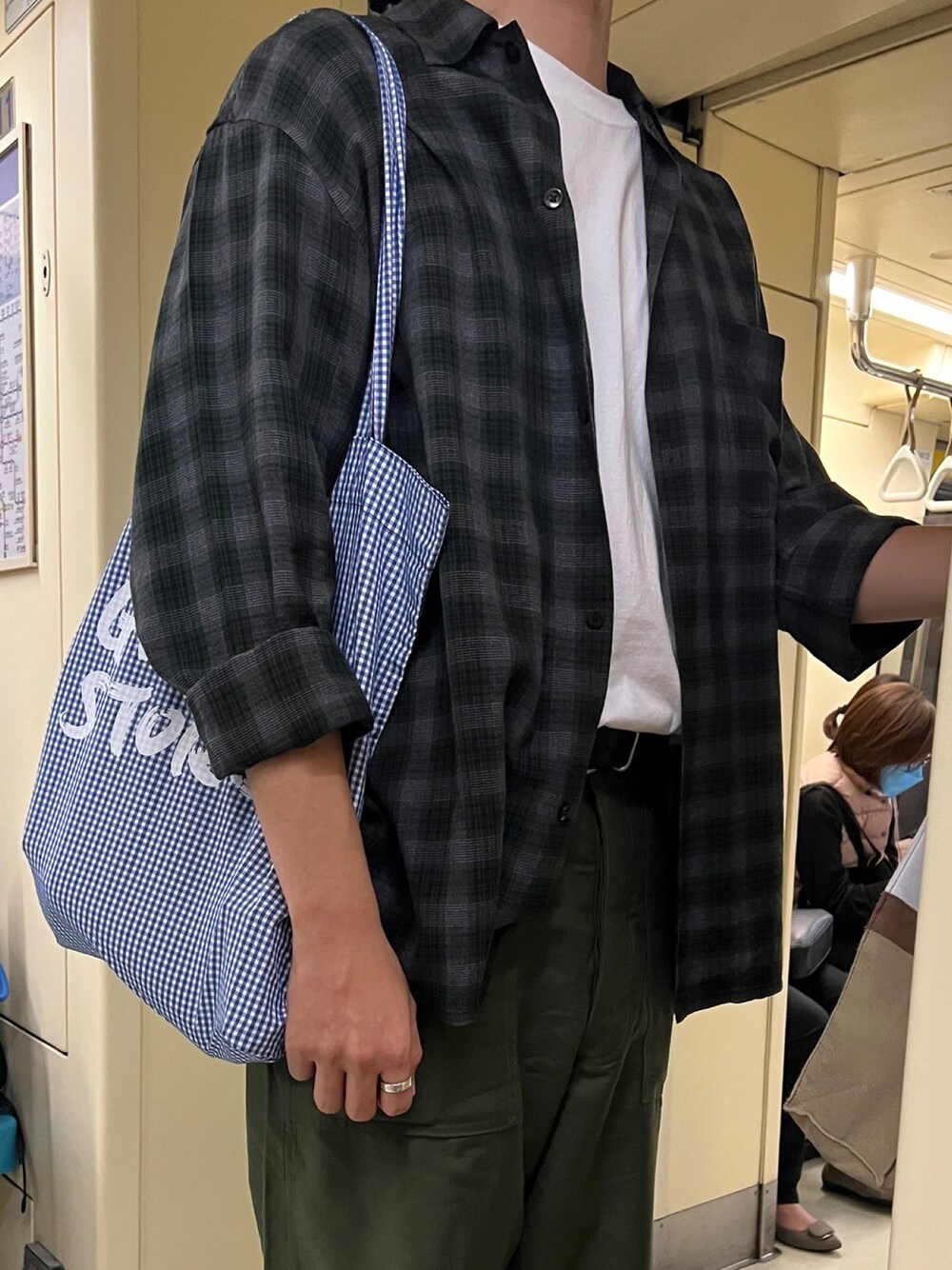 「COMOLI、CIOTA」｜「COMOLIのアイテム（シャツ/ブラウス、グリーン系）」を使った、Jeremyさん（メンズ・180cm）の秋コーディネートの1枚目の写真