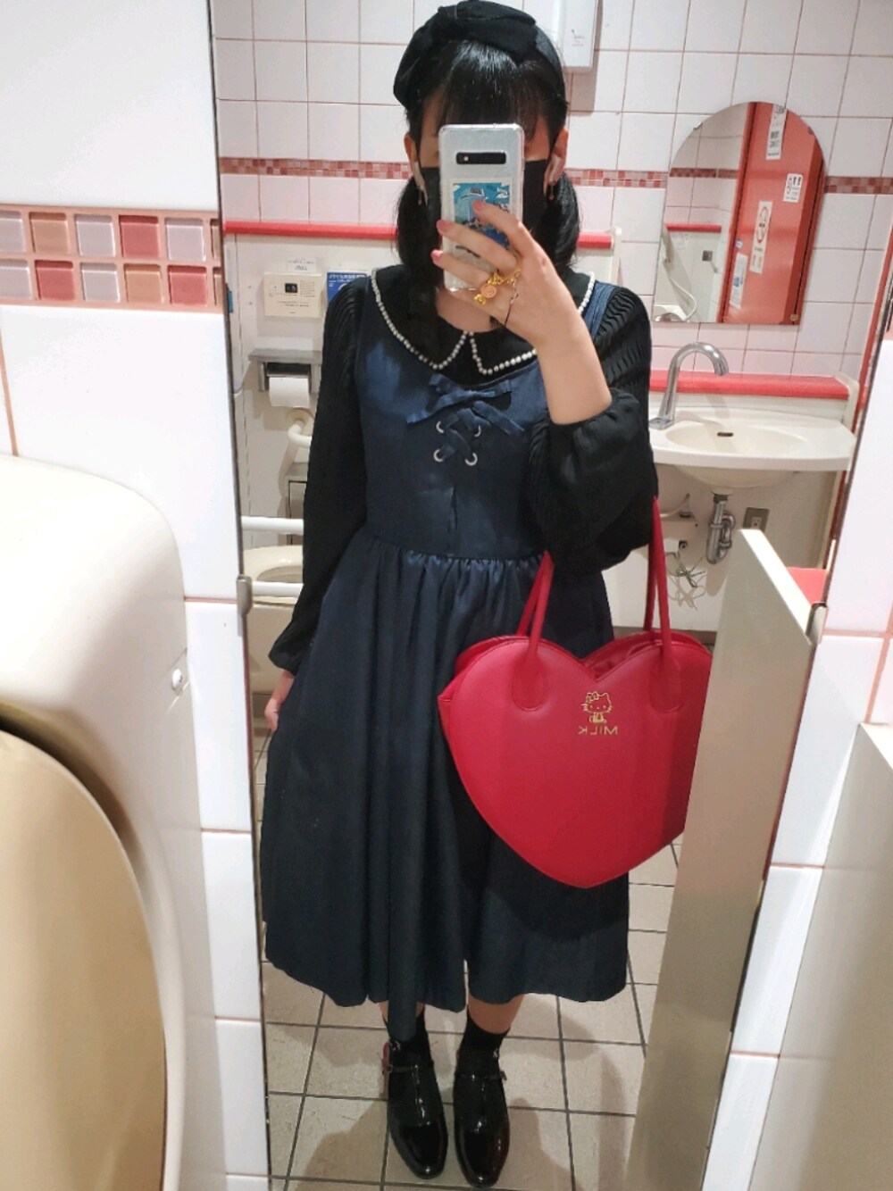 「おでかけ、ガーリー、milk、F.i.n.t、merry jenny、ハートバッグ、ハロウィン」｜「MILKのアイテム（ハンドバッグ、レッド系）」を使った、ありすさん（レディース・160cm）の秋コーディネートの1枚目の写真