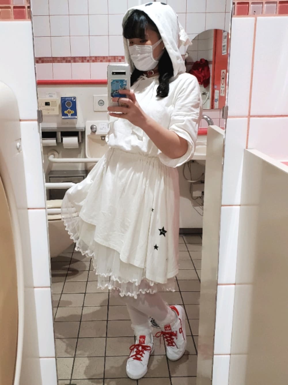 「ディズニー、ハロウィン、バウンドコーデ、ナイトメア・ビフォア・クリスマス、ゼロ、milk、ガーリー」｜「adidasのadidas アディダス CONTINENTAL80 J コンチネンタル80 J FY2578 FWWT/VRED/FWWT（スニーカー、ホワイト系）」を使った、ありすさん（レディース・160cm）の秋コーディネートの1枚目の写真