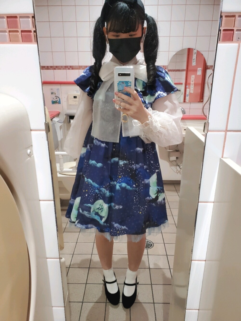 「Lily Brown、milk、ガーリー、ハロウィン、秋のコーデ」｜「MILKのアイテム（ワンピース、ブルー系）」を使った、ありすさん（レディース・160cm）の秋コーディネートの1枚目の写真