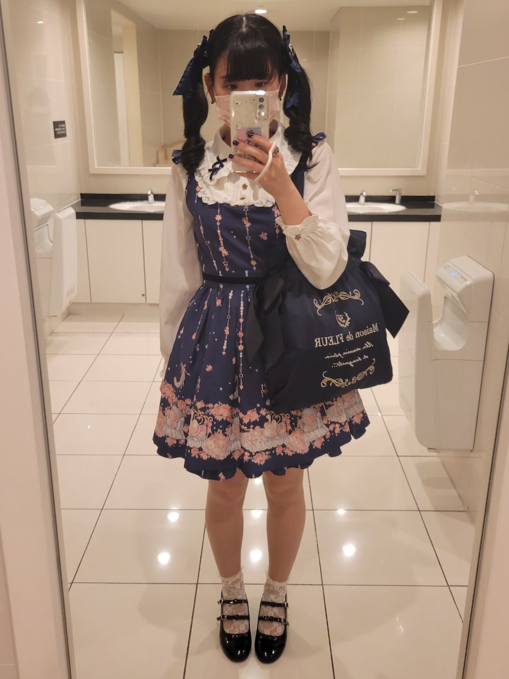 「LIZLISA、リズリサ、ガーリー、参戦服、映画、Maison de FLEUR 」｜「Maison de FLEURのアイテム（トートバッグ、ブルー系）」を使った、ありすさん（レディース・160cm）の春コーディネートの1枚目の写真
