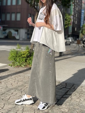 「アイテム（デニムスカート、グレー系）」を使った、4onさん（レディース・168cm）の夏コーディネート