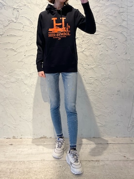 「RUN OF（ランオブ）のアイテム」を使った、4onさん（レディース・168cm）の春コーディネート