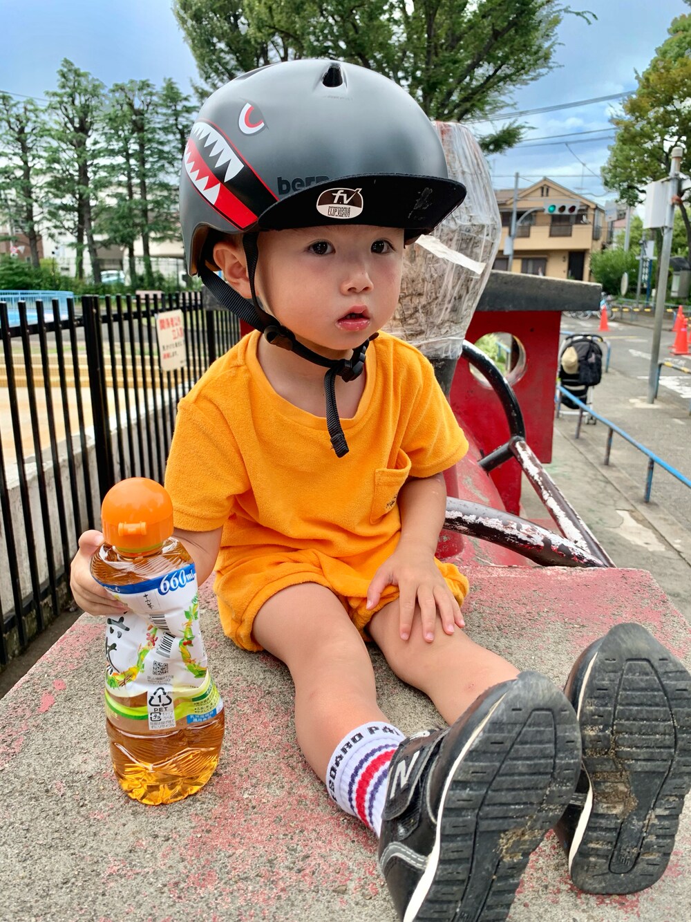 「男の子コーデ、THE NORTH FACE、セットアップ」｜「bernのアイテム（帽子、グレー系）」を使った、kknkknmさん（キッズ・90cm）の秋コーディネートの1枚目の写真