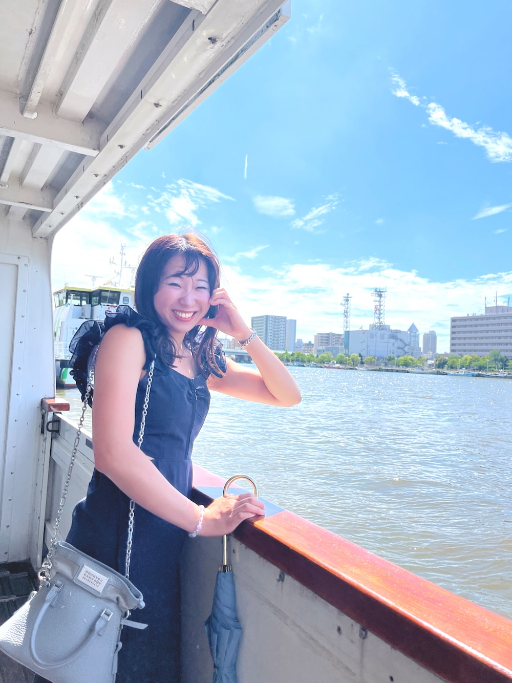 「お出かけコーデ、RANDA、マルジェラ、メゾンマルジェラ、夏コーデ、休日スタイル、きれいめコーデ、大人かわいい、ワンピース」｜「RANDAのボリュームフリルワンピース（ワンピース、ブルー系）」を使った、あずさんさん（骨格ウェーブ・レディース・156cm）の夏コーディネートの1枚目の写真
