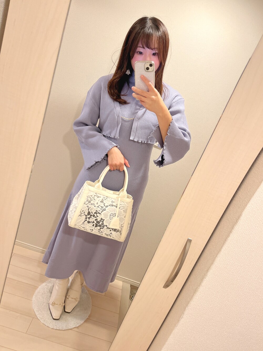 「オトナ女子、ゆるコーデ、秋冬コーデ、冬ファッション、マジェスティックレゴン、MAJESTIC LEGON、ニットワンピース」｜「MAJESTIC LEGONのプレートカーデsetニットワンピ（ワンピース、ブルー系）」を使った、あずさんさん（骨格ウェーブ・レディース・156cm）の秋コーディネートの1枚目の写真