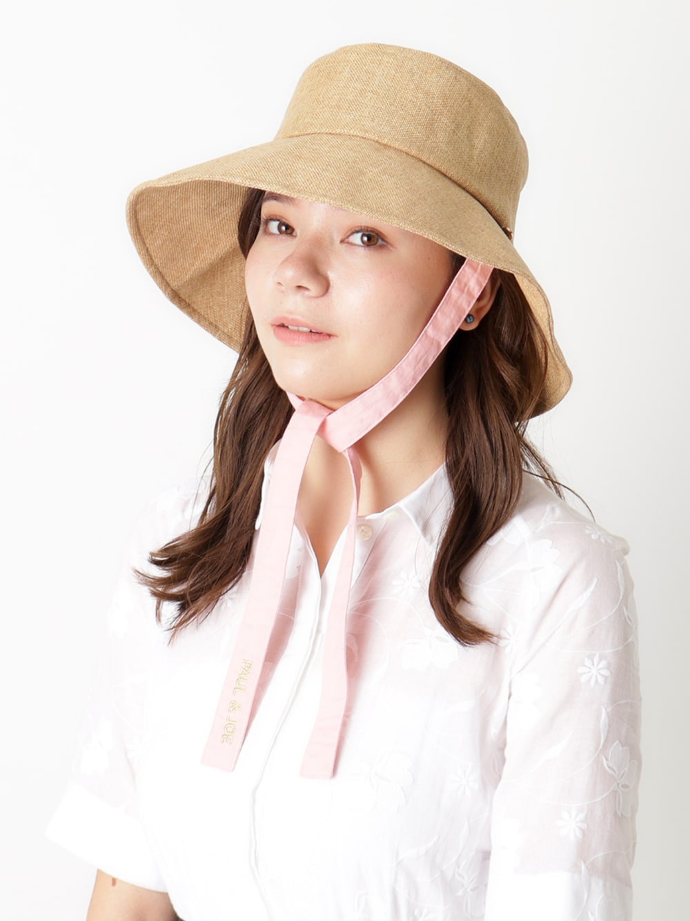 「半袖シャツ、お出かけコーデ、休日スタイル、カラーコーデ、大人カジュアル、夏ファッション、夏、麦わら帽子、帽子、リボン、PAUL&JOE、ポール＆ジョー、MOONBAT」｜「PAUL&JOEの麦わら帽 ハット "たれリボン広つばブレード"（ハット、イエロー系）」を使った、MOONBAT_officialさん（レディース・160cm）の夏コーディネートの1枚目の写真